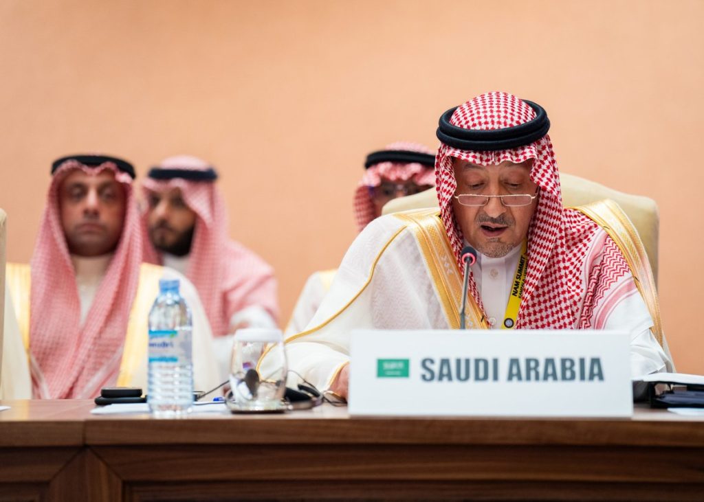 نيابة عن خادم الحرمين الشريفين.. نائب وزير الخارجية يلقي كلمة المملكة في قمة حركة عدم الانحياز على مستوى القادة