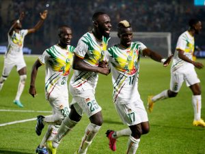 شاهد.. مالي تهزم جنوب أفريقيا وتتصدر المجموعة الخامسة بكأس أفريقيا