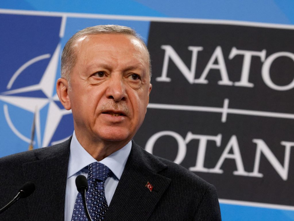 أردوغان يوقع بروتوكول انضمام السويد للناتو