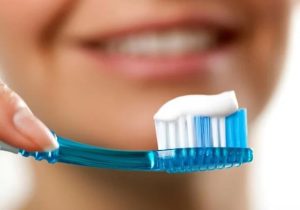 4 خطوات تساهم في تعزيز صحة الأسنان