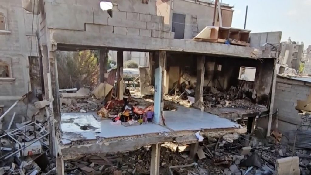 دمار هائل وجثث شهداء دهستها الدبابات.. آثار الاحتلال بعد انسحابه من بيت لاهيا