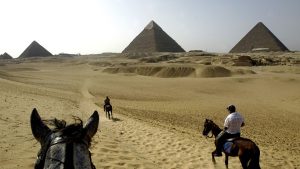 وزارة السياحة المصرية تصرف النظر عن مشروع ترميم هرم منكاورع