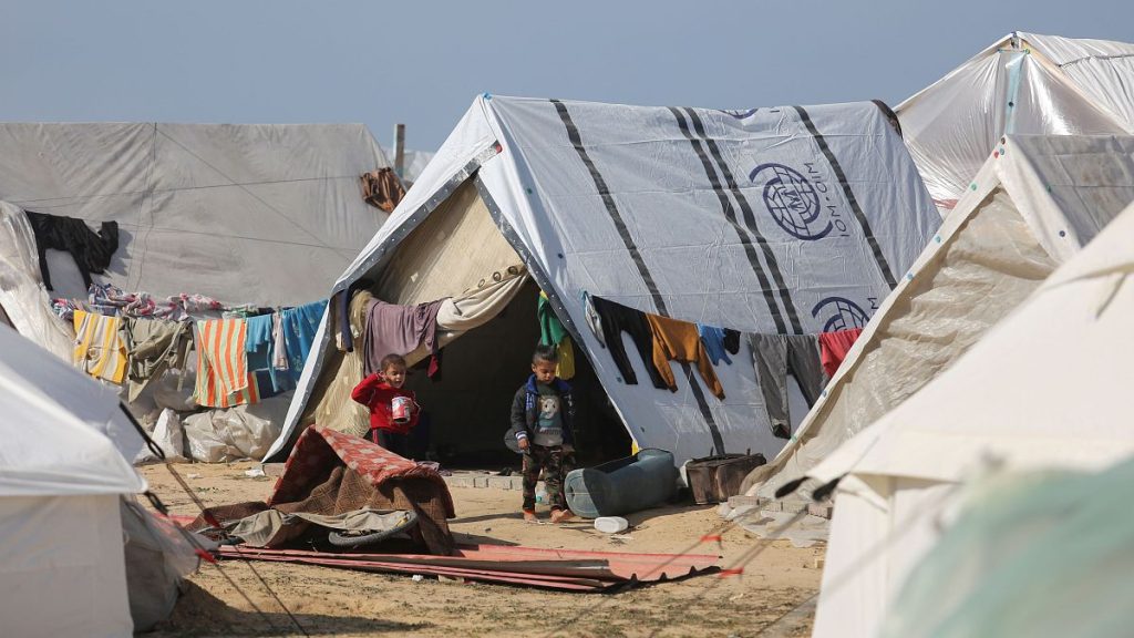 هآرتس: خطط إجلاء سكان رفح تجريد من الإنسانية وجريمة حرب ستجلب على إسرائيل كارثة غير مسبوقة
