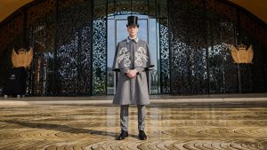 داخل عالم أنيق من أزياء الفنادق الراقية