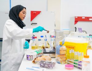 مختبر دبي المركزي يطور آليات فحص مبتكرة في مجال الأغذية واللحوم المصنعة