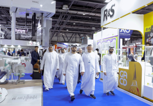 منصور بن محمد يفتتح “إيدك دبي 2024” بمشاركة 5328 علامة تجارية من نحو 4000 شركة متخصصة في مجال صحة الفم والأسنان