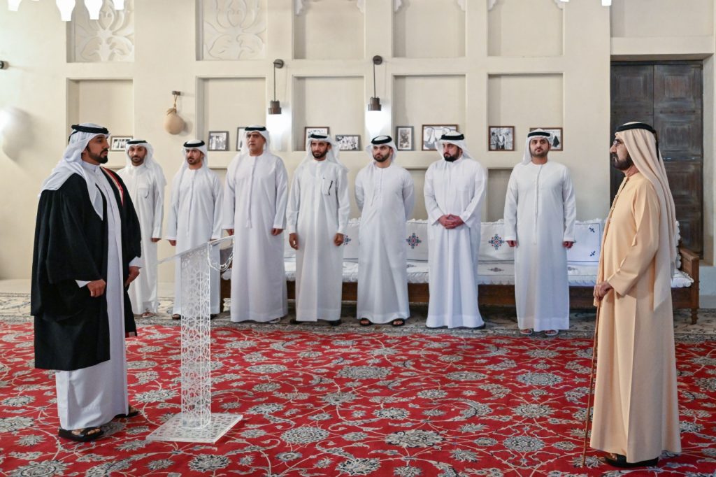 أمام محمد بن راشد .. قضاة في محاكم دبي وعضو في النيابة العامة يؤدون اليمين القانونية