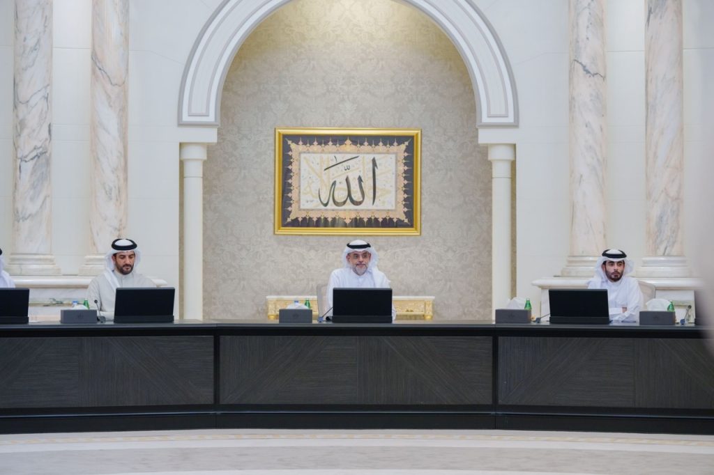 «تنفيذي الشارقة» يناقش تنظيم آليات العمل في الجهات الحكومية