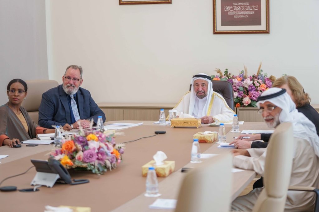 سلطان القاسمي يشيد بجهود أكاديمية الشارقة للفنون