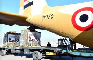 مصر والأردن والإمارات وقطر وفرنسا تسقط أطنانا من المساعدات فوق قطاع غزة