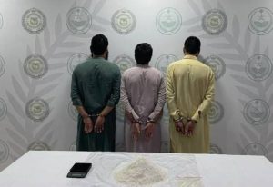 القبض على 3 مقيمين بالمنطقة الشرقية لترويجهم 2.7 كغم من مادة «الشبو» المخدر
