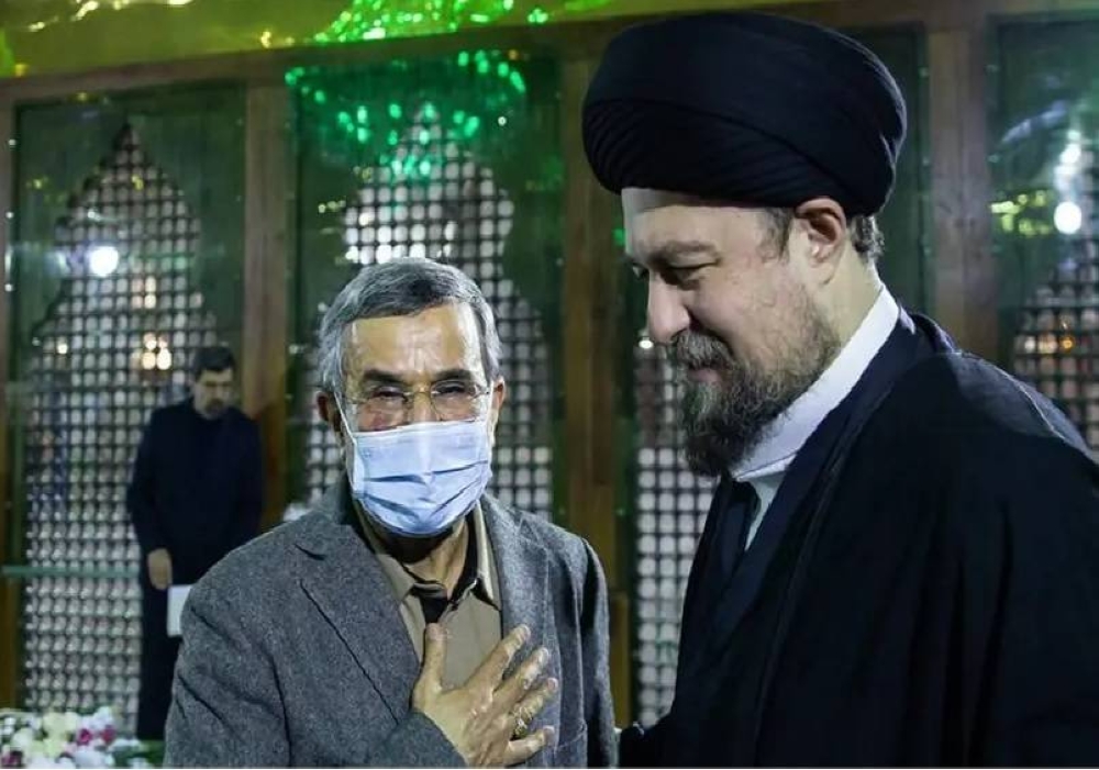 كدمات وغياب 4 أشهر.. نجاد يظهر في «مرقد الخميني»