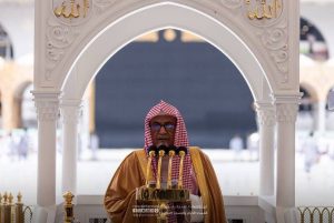 خطيب المسجد الحرام: من أهان المعلم يجب أن يلقى ما يردعه.. من حقه تعظيم قدره