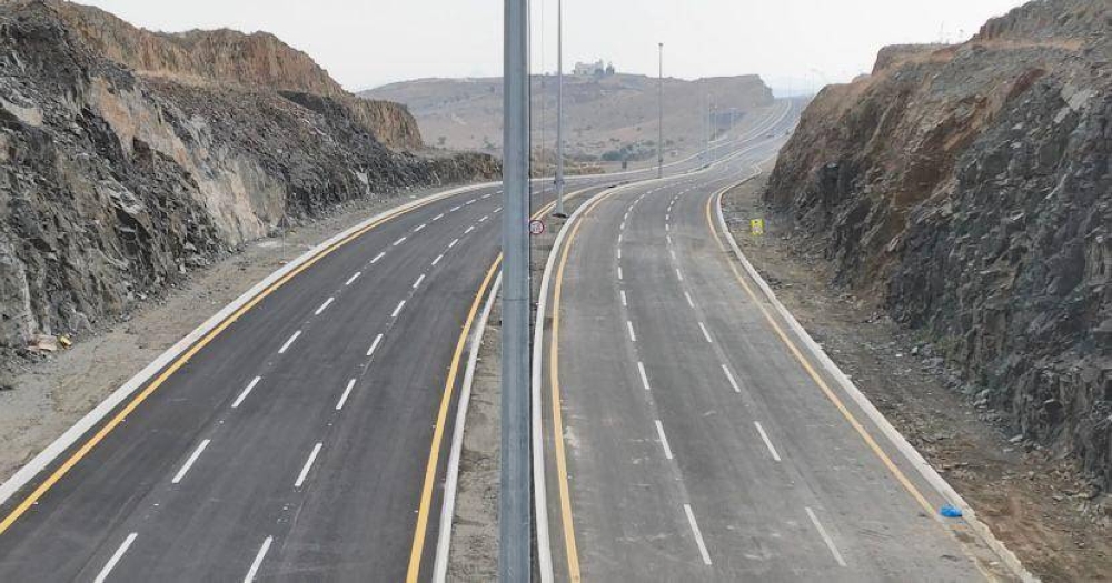 أمير عسير يفتتح المرحلة الأولى من طريق «مرحباً ألف»