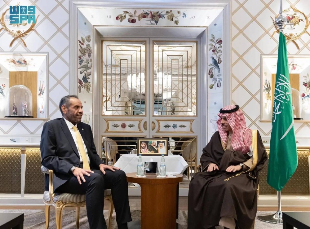 وزير الخارجية ونظيره الكويتي يناقشان القضايا الإقليمية والدولية ذات الاهتمام المشترك