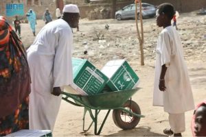 «سلمان للإغاثة» يوزع 641 سلة غذائية في السودان