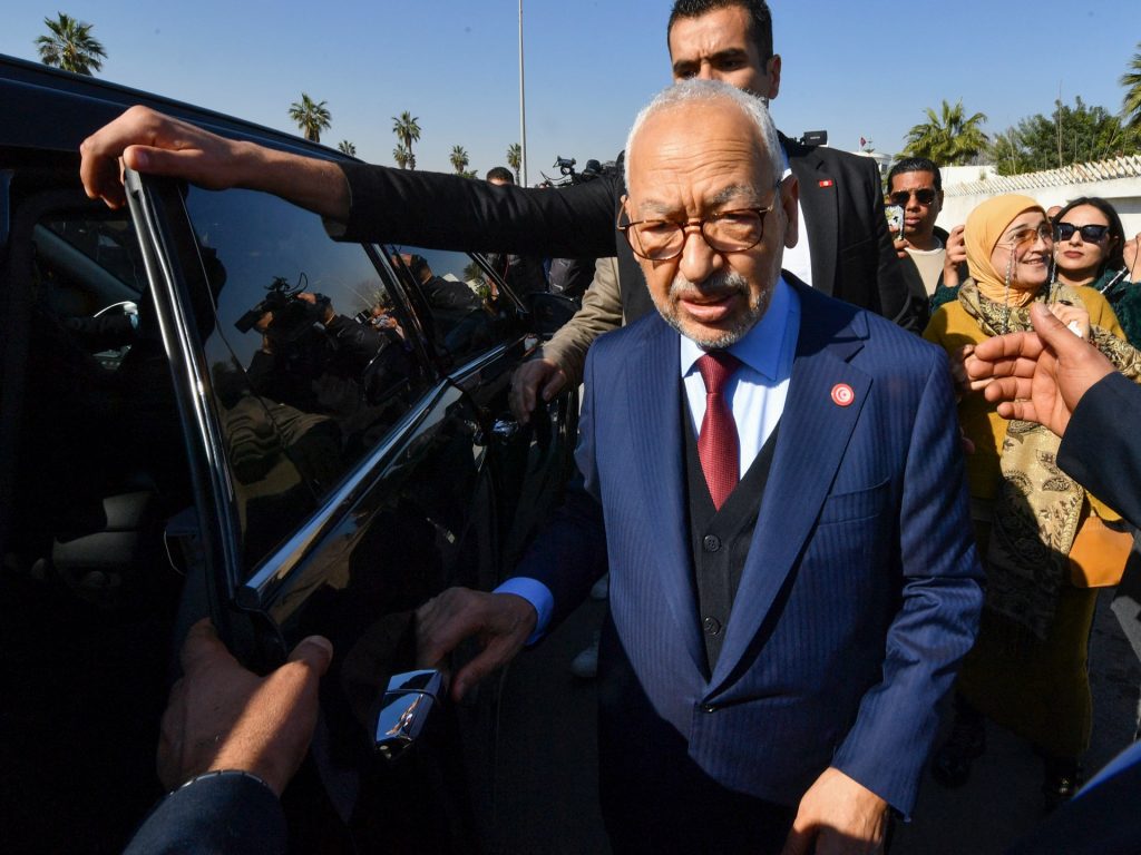 سجن رمز من رموزها.. هل تسير تونس نحو اجتثاث كل من عارض الرئيس؟