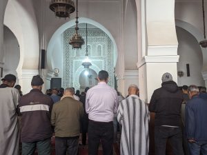 تنوع مواقيت الصلاة بمراكش.. ذكاء اجتماعي وعلاقات إنسانية تميّز “المدينة الحمراء”