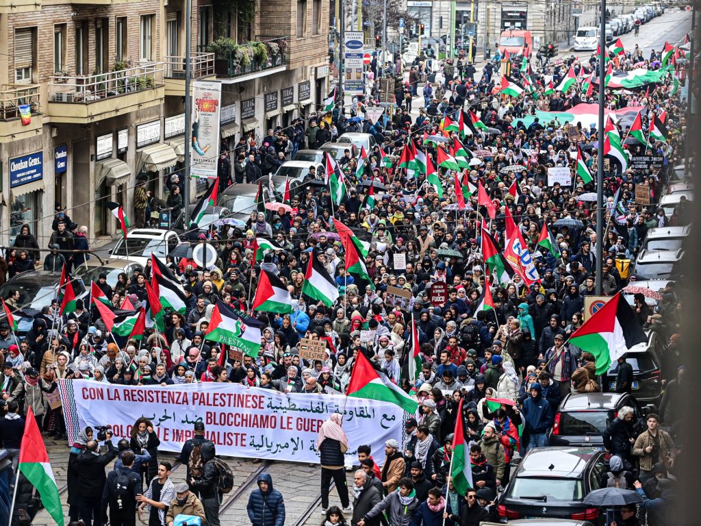 دعت لوقف المجاعة في القطاع.. مظاهرات جديدة تندد بالحرب الإسرائيلية على غزة