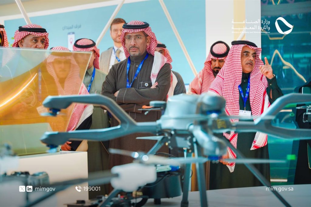 «الخريف» يفتتح جناح منظومة الصناعة والثروة المعدنية بمعرض الدفاع العالمي