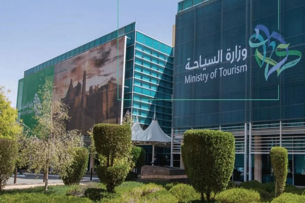 إشادات دولية بوصول المملكة لأكثر من 100 مليون سائح خلال 2023