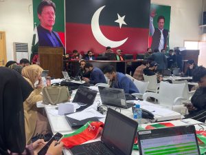 أنباء عن تقدم مؤيدي عمران خان بانتخابات باكستان