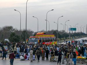 مفاوضات صعبة لتشكيل حكومة ائتلافية في باكستان