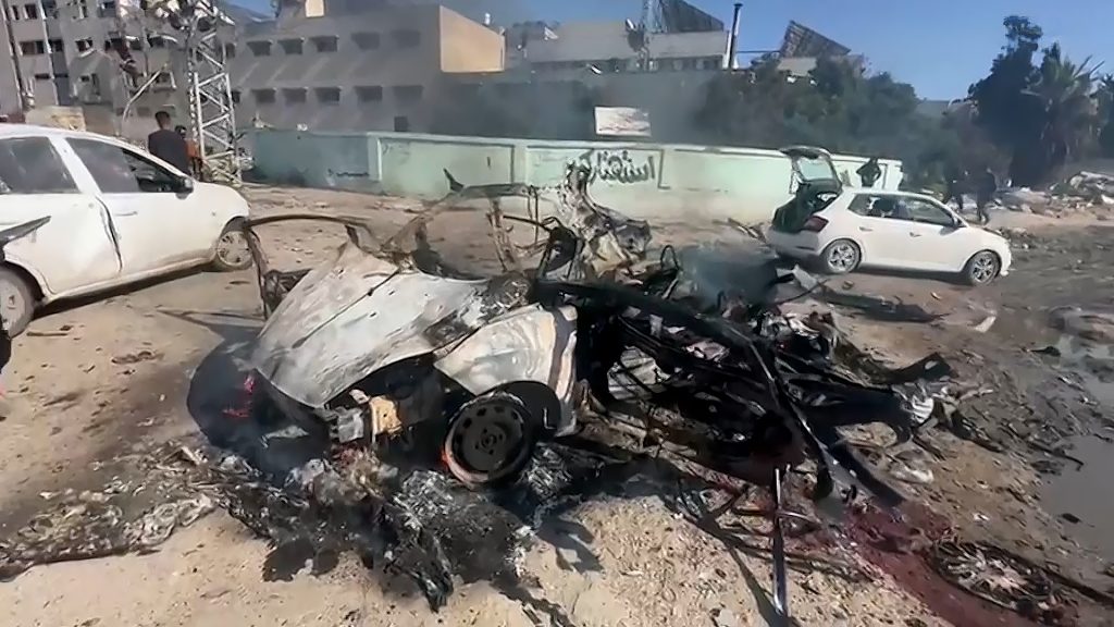 طائرات الاحتلال تستهدف ساحة ومحيط “المعمداني” بغزة