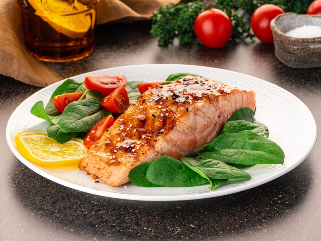 كيف يؤثر تناول السمك على هرمون الثايروكسين والغدة الدرقية؟