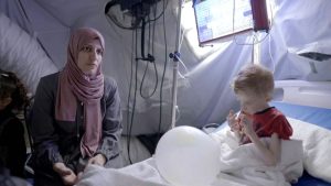 “طفلي حُرم من كل شيء”.. أطفال غزة يموتون ببطء والمناشدات تتعالى لإنهاء المعاناة