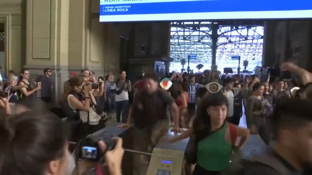 فيديو. شاهد: النقابات الأرجنتينية تحتج على أسعار وسائل النقل العام
