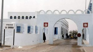 السلطات التونسية تحقق في حريق اندلع في كنيس يهودي وتستجوب مشتبها به