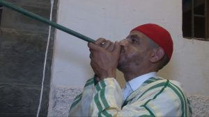 فيديو. النفار أو المسحراتي.. منادٍ رمضاني تقليدي يجوب شوارع الرباط لإيقاظ الناس قبل صلاة الفجر