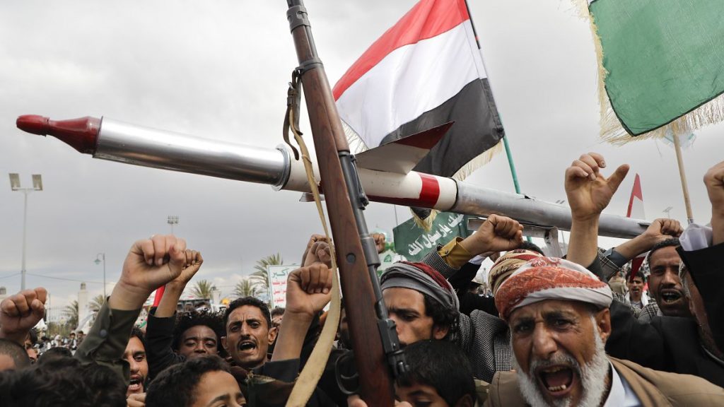 غارات أمريكية جديدة على صنعاء والحديدية والحوثيون: لن يثنينا ذلك عن استهداف السفن الإسرائيلية