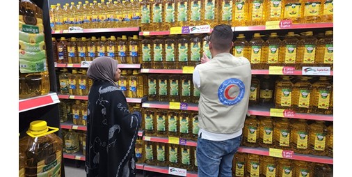 «الهلال الأحمر» تسلم الصليب الأحمر الأوغندي عيادة طبية متنقلة وسيارة إسعاف