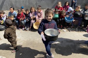 حكومة غزة تعلّق على انطلاق أول سفينة تنقل مساعدات للقطاع