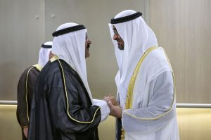 رئيس الدولة يمنح أمير الكويت «وسام زايد» وسموه يهديه «قلادة مبارك الكبير»