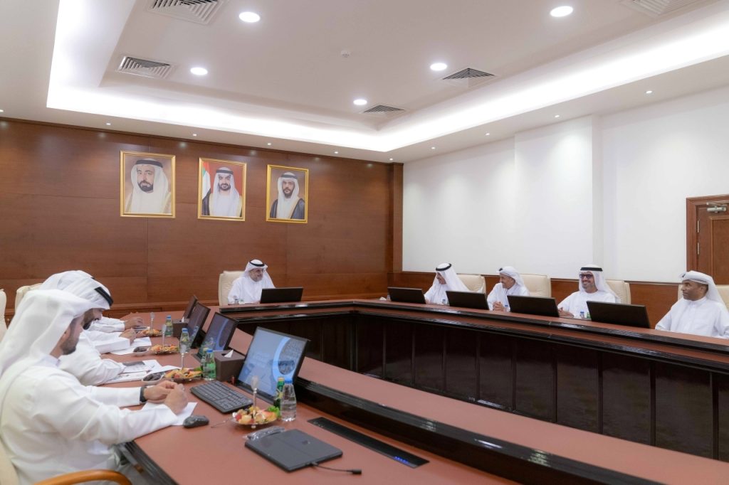 ولي عهد الشارقة يؤكد أهمية استخدام الأنظمة الذكية في العمل الشرطي