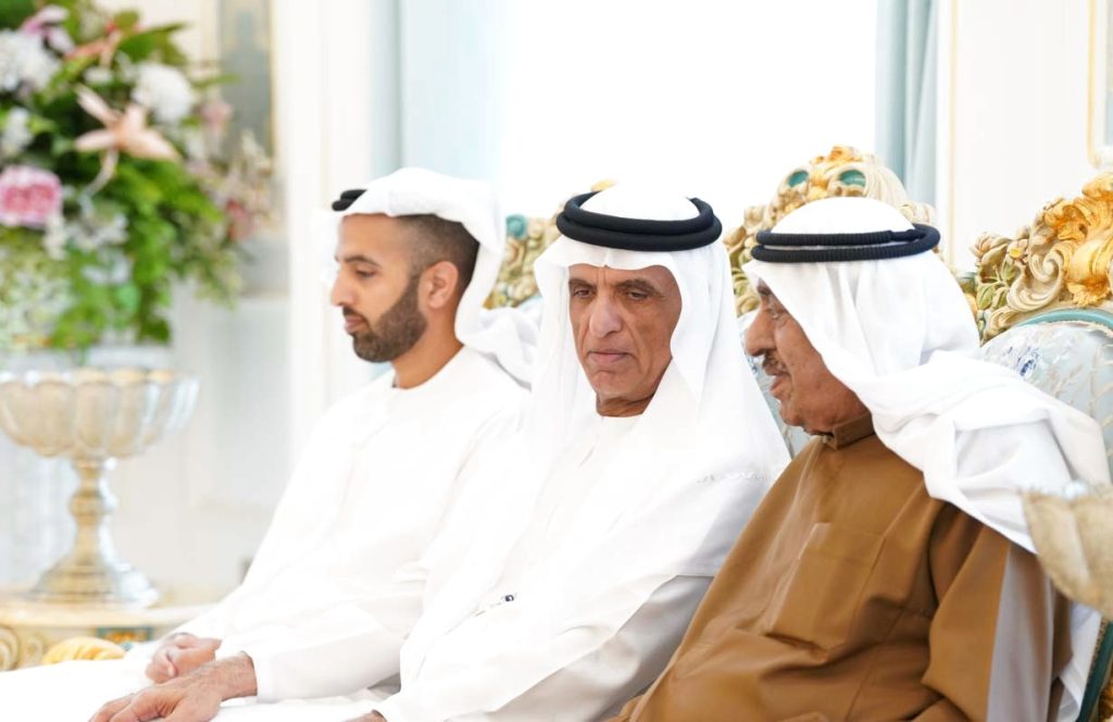 سعود بن صقر وعمار النعيمي يقدمان واجب العزاء في وفاة صقر بن راشد القاسمي