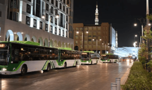 «حافلات المدينة» تواصل النقل الترددي ما بين المسجد النبوي و«قباء»