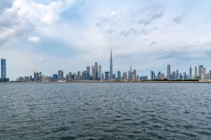 طقس الإمارات غائم جزئياً غداً وفرصة لسقوط أمطار