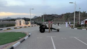 مدفع شرطة دبي يجمع أهالي منطقة حتا في أجواء رمضانية دينية