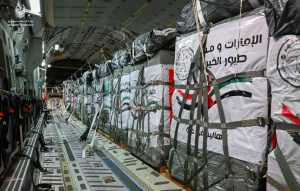 «طيور الخير» تنفذ الإسقاط الجوي الـ 18 للمساعدات الإنسانية والإغاثية على شمال قطاع غزة