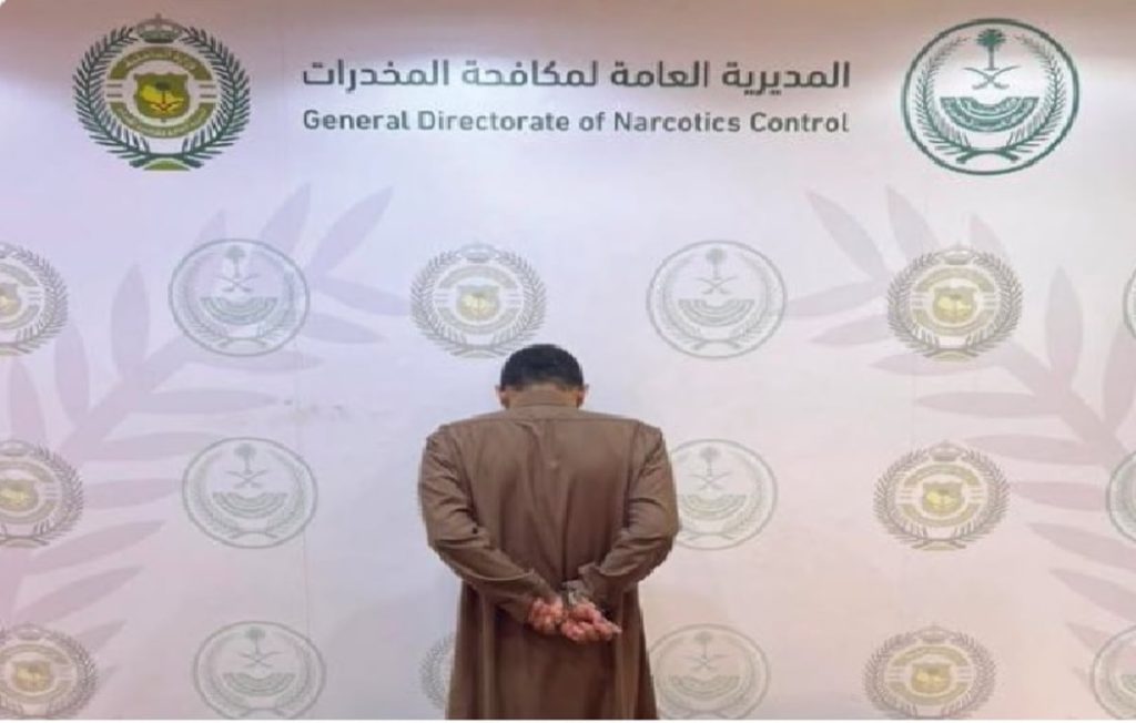 القبض على مقيم لترويجه مادة الحشيش المخدر في محافظة جدة