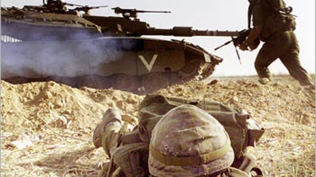 هآرتس: الجيش الإسرائيلي قصف خطأ مستوطنات ونقاط مراقبة تابعة له