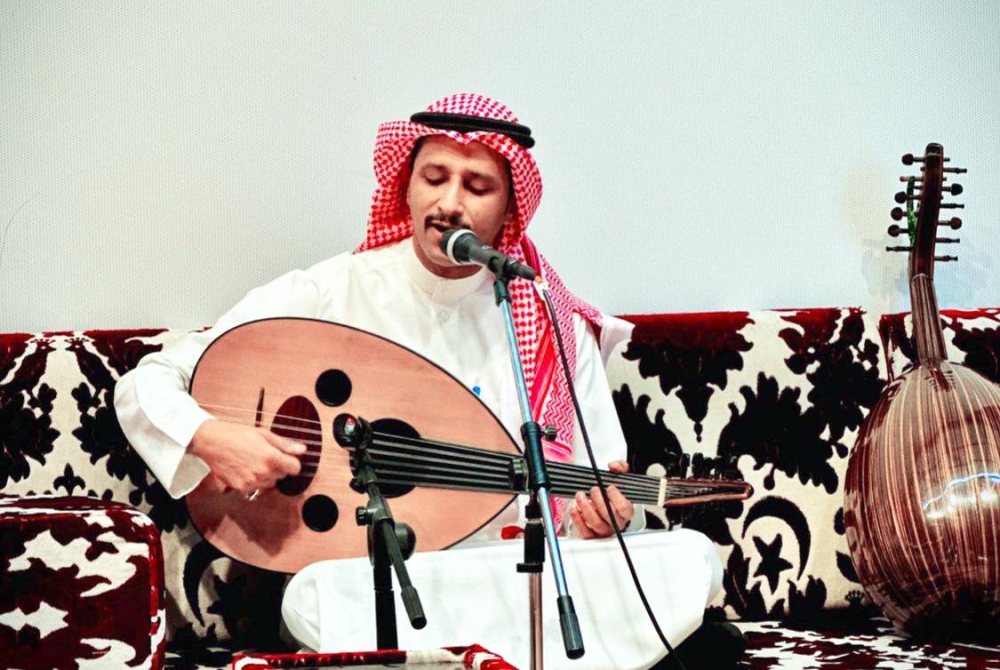 عبدالعزيز الطيار: أنا وزير خارجية بيتنا !