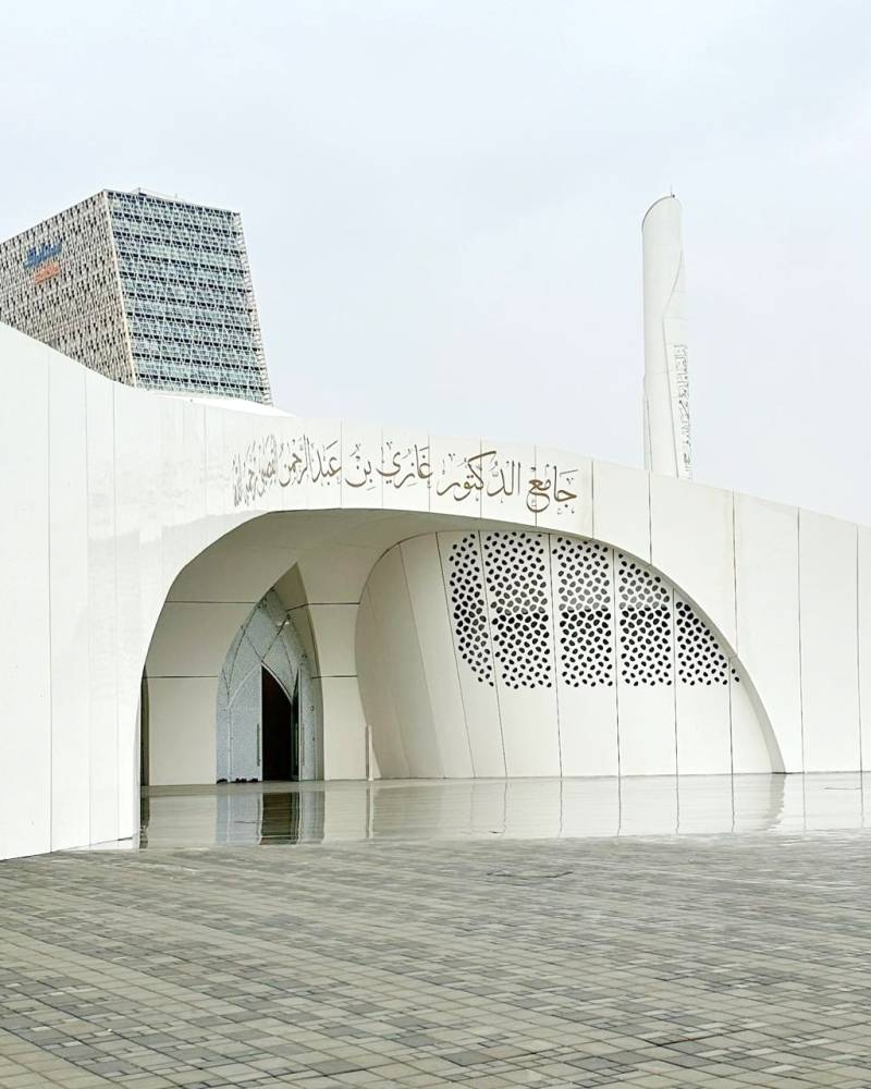 جامع «غازي القصيبي» تحفة هندسية