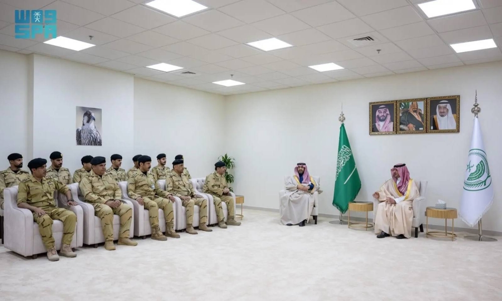 عبدالعزيز بن سعود يلتقي مدير عام مكافحة المخدرات وعدداً من قيادات المكافحة في تبوك