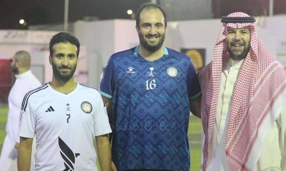 عبدالله بن سعد يكشف كأس البطولة الرمضانية