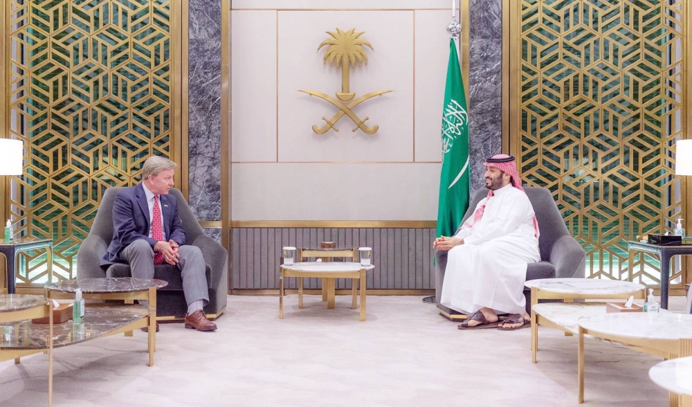 ولي العهد يبحث العلاقات الثنائية مع برلمانيين أمريكيين